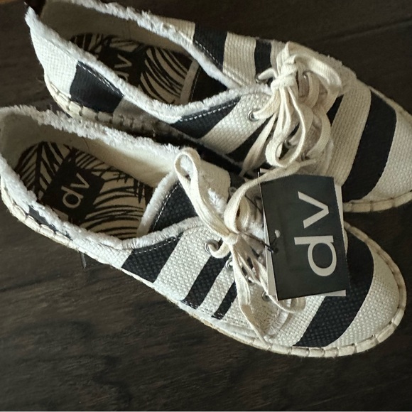 DV by Dolce Vita || Roxie espadrille sneakers in ivory - Picture 4 of 8